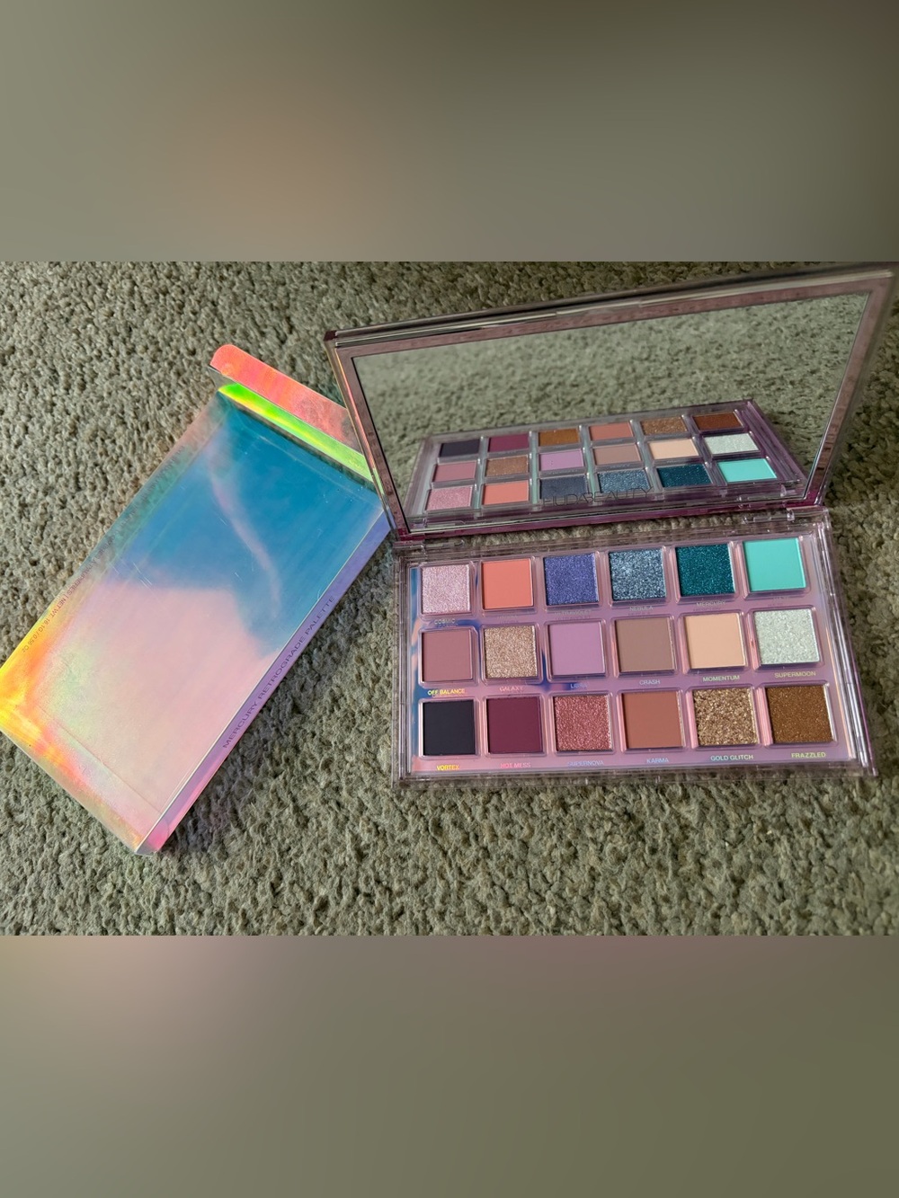 Huda Beauty - Mercury Retrograde Eyeshadow Palette